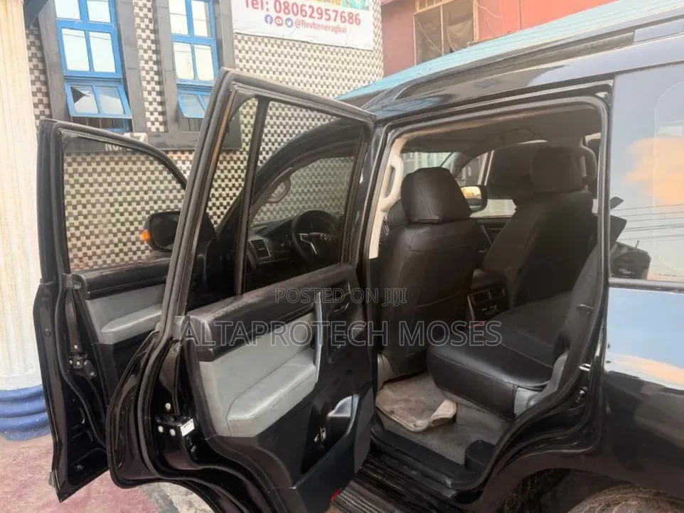 Toyota Land Cruiser 4.5 V8 GX-R 2014 Black