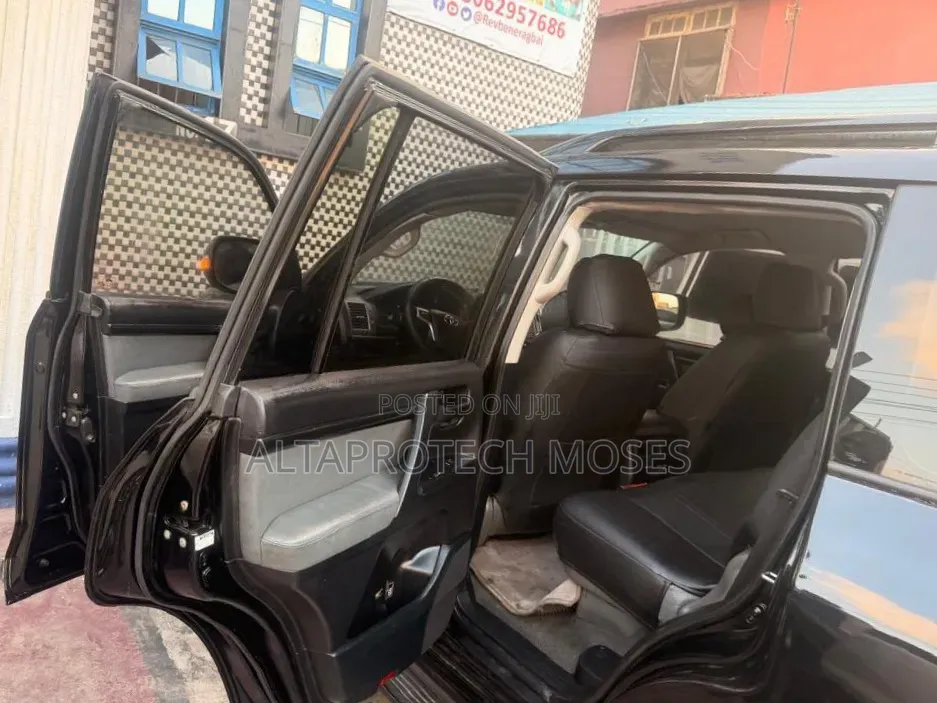 Toyota Land Cruiser 4.5 V8 GX-R 2014 Black