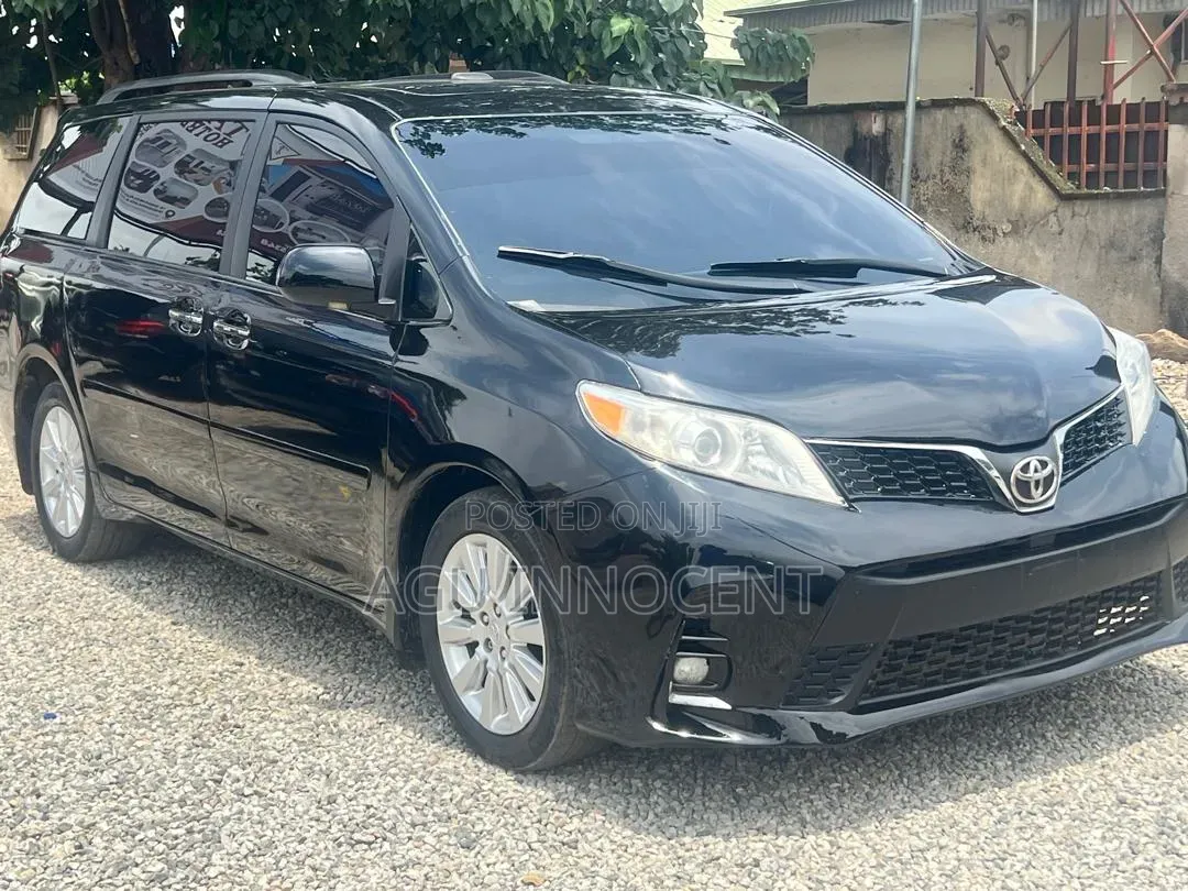Toyota Sienna 2011 Gray