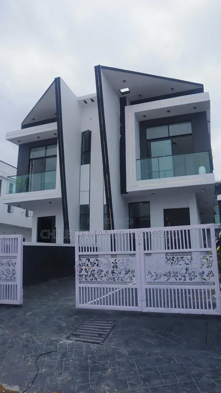 4bdrm Duplex in Ikota for sale