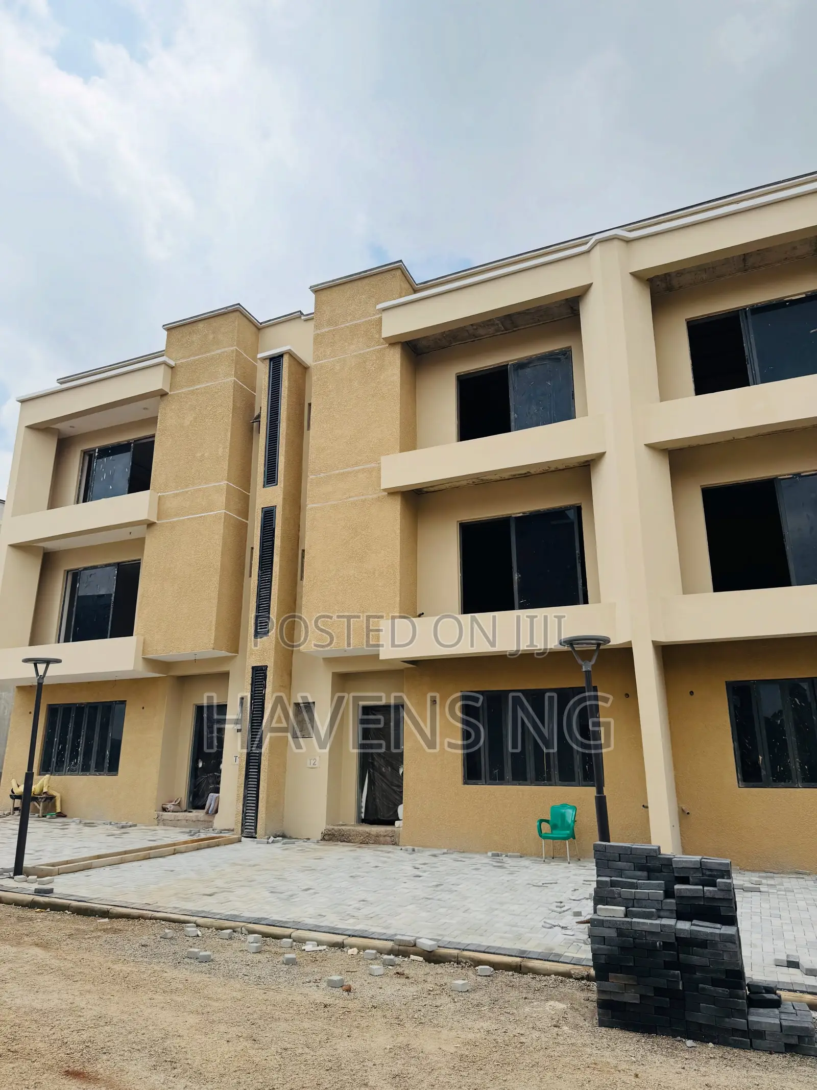 4bdrm Duplex in Mabushi for sale