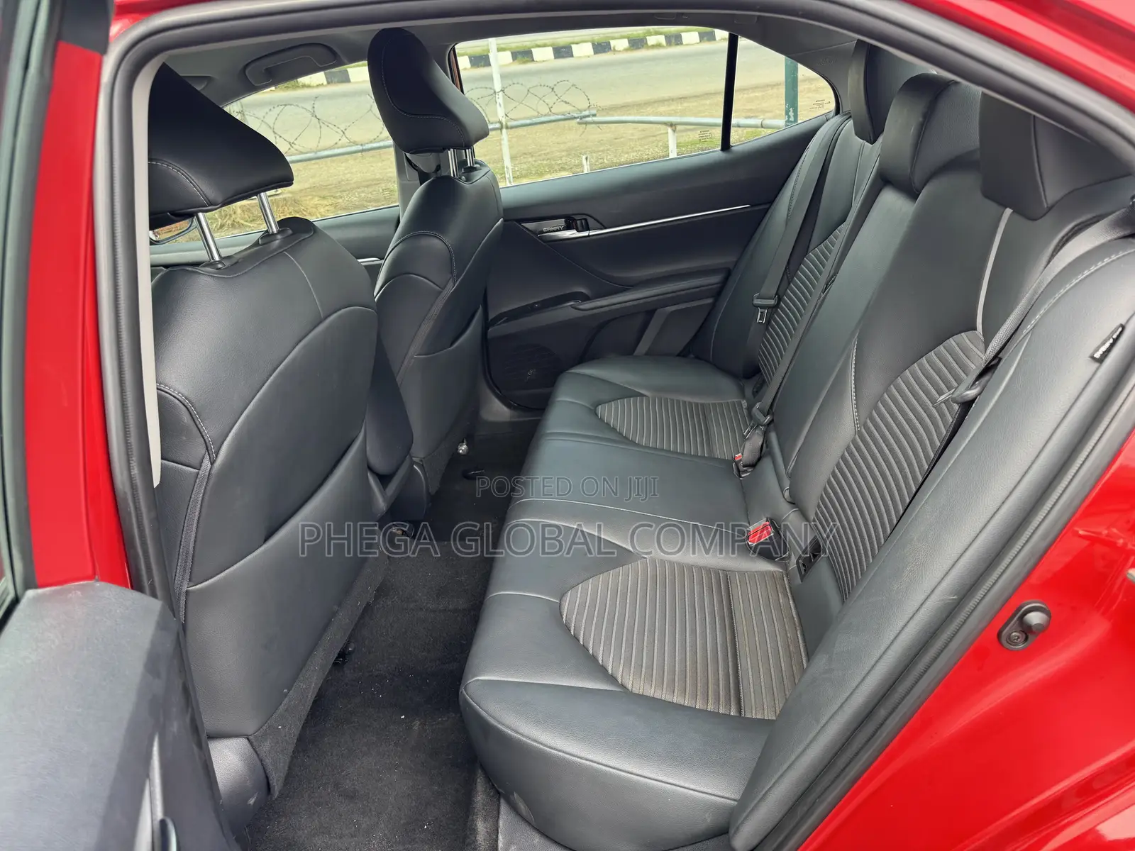 Toyota Camry SE (2.5L 4cyl 8A) 2019 Red