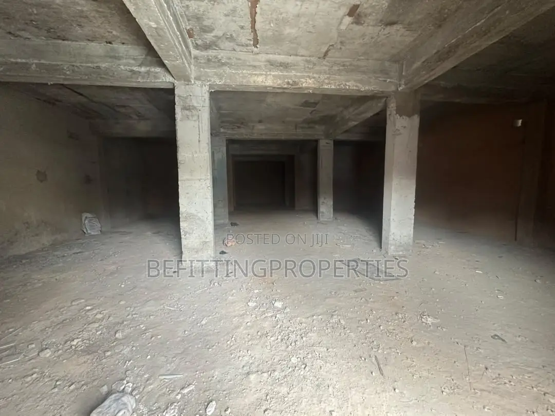 148 SQM Warehouse to Let