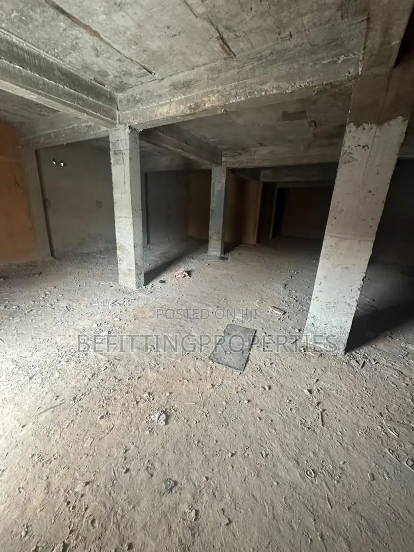148 SQM Warehouse to Let