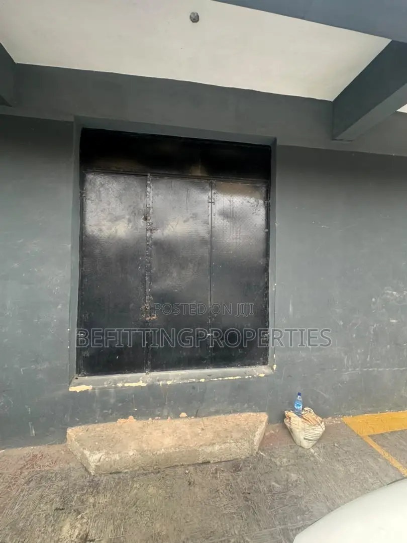 148 SQM Warehouse to Let