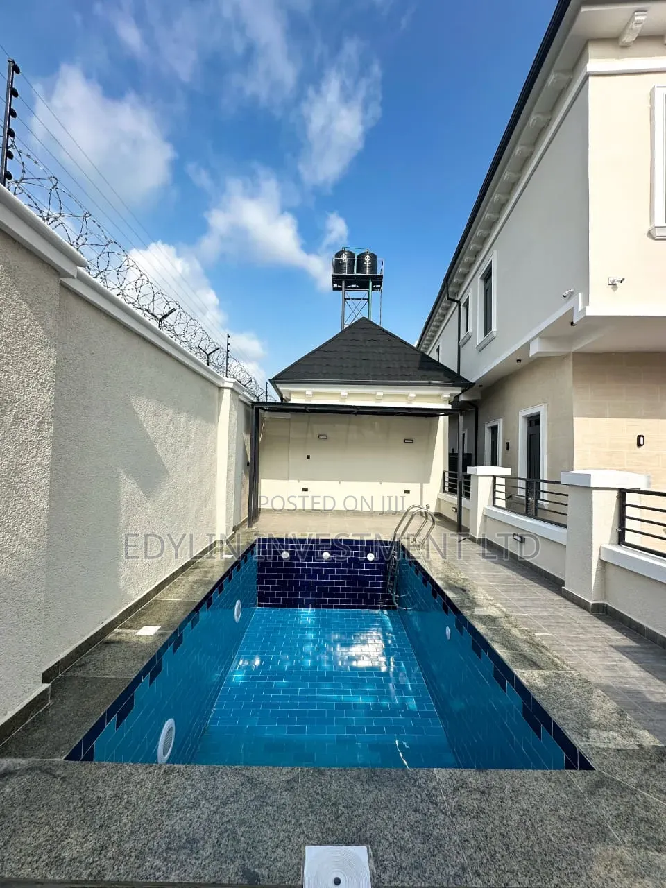 5bdrm Duplex in Inside An Estate, Dape for sale