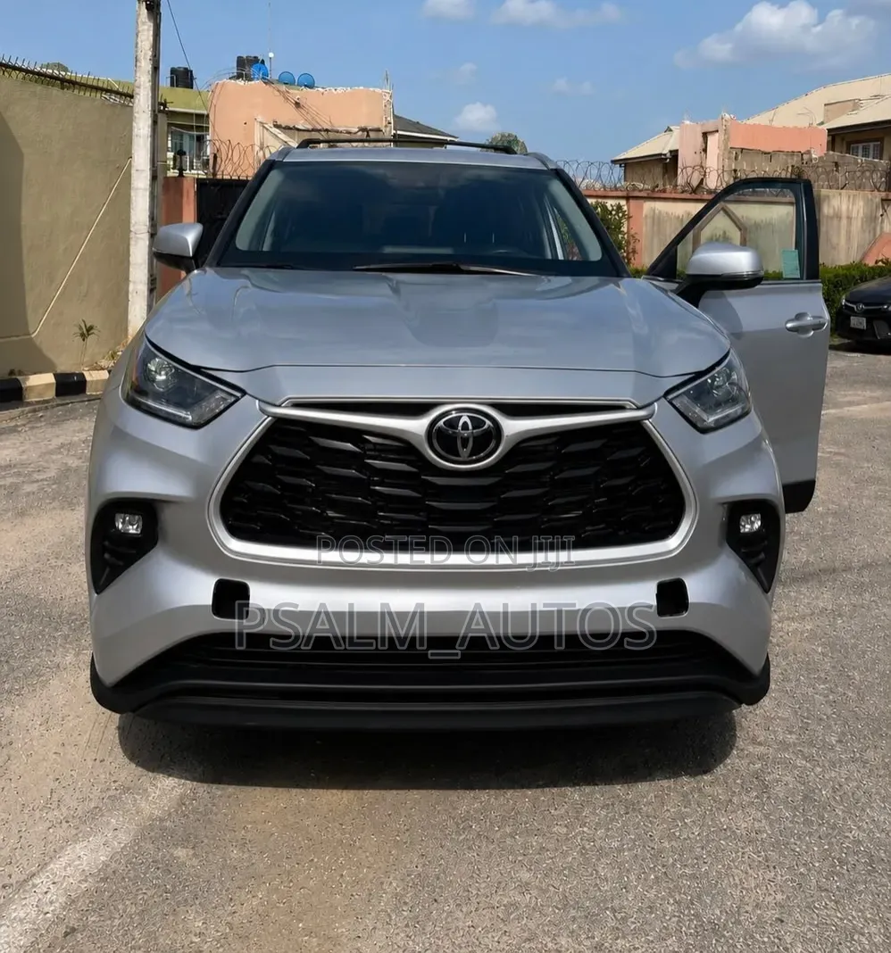 Toyota Highlander LE 2021 Gray