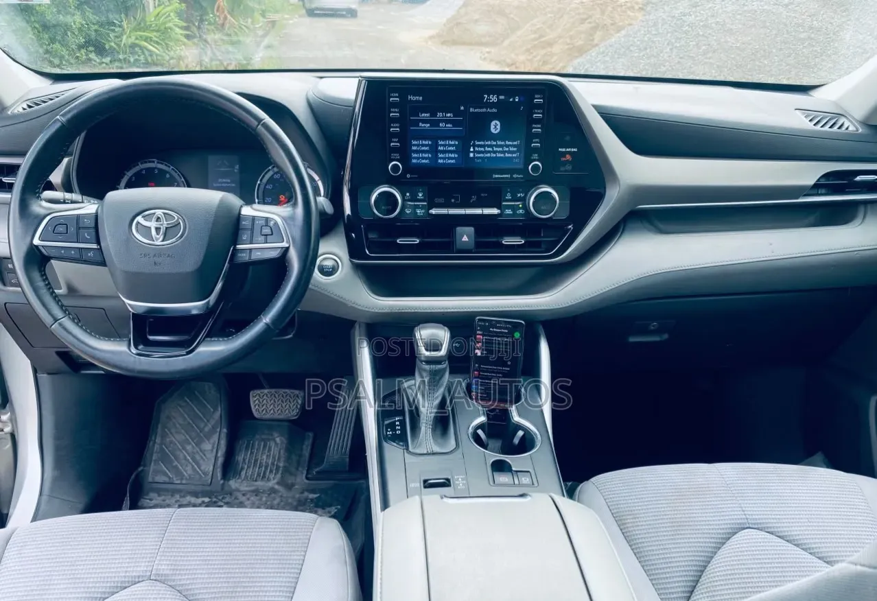 Toyota Highlander LE 2021 Gray