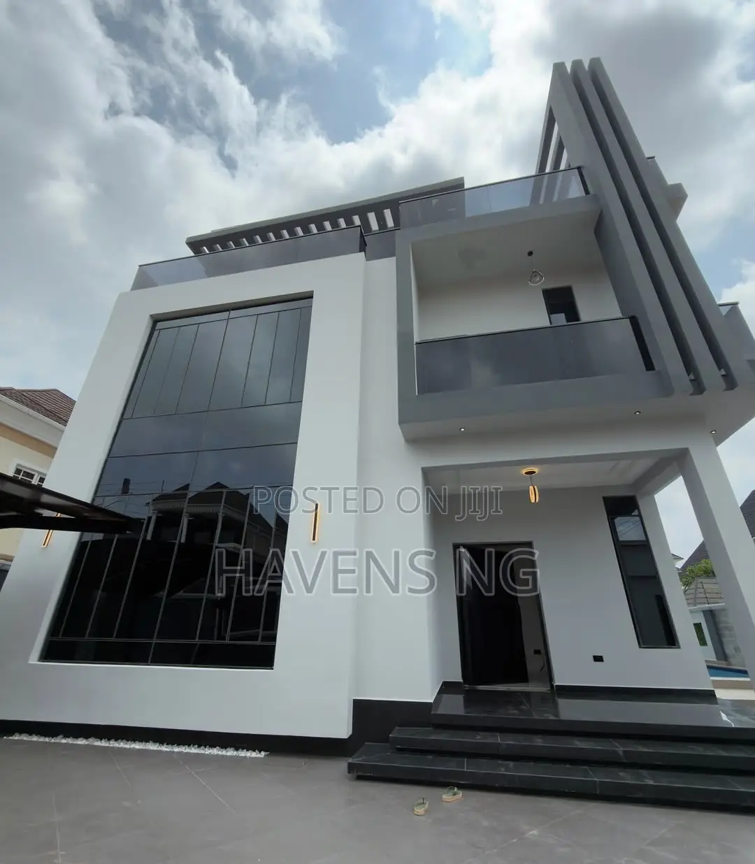 5bdrm Duplex in Apo Resettlement for sale
