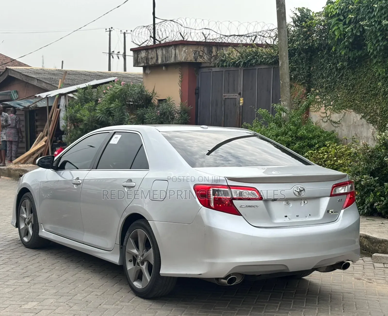 Toyota Camry SE 4dr Sedan w/Prod. End 11/13 (3.5L 6cyl 6A) 2014 Silver