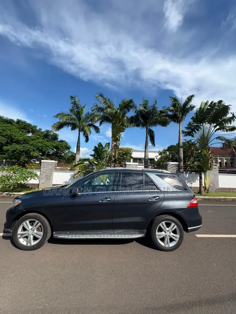 Mercedes-Benz M Class ML350 4MATIC 4dr SUV AWD (3.5L 6cyl 7A) 2014