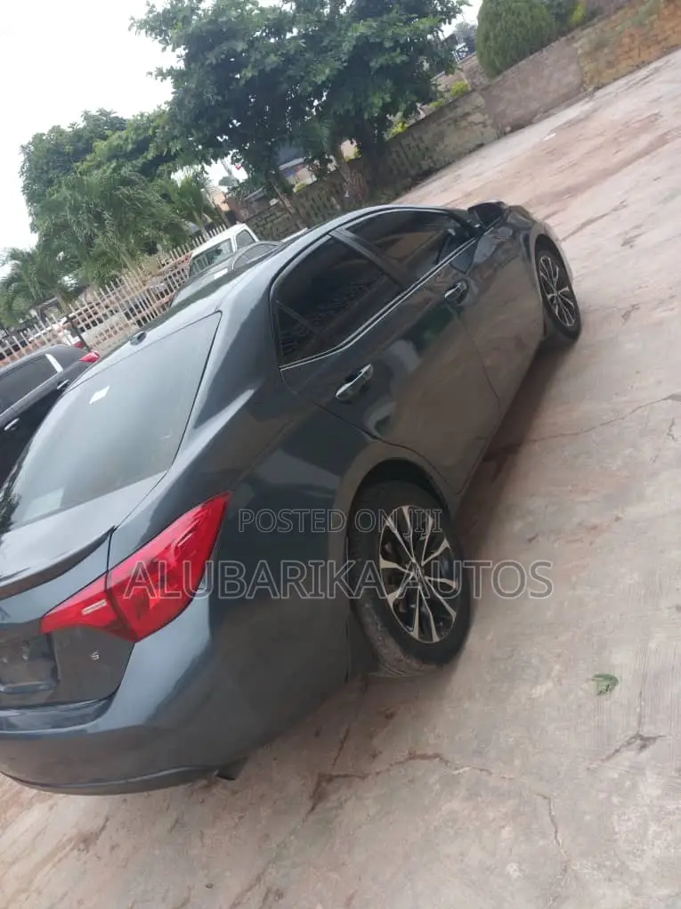 Toyota Corolla 2018 Gray