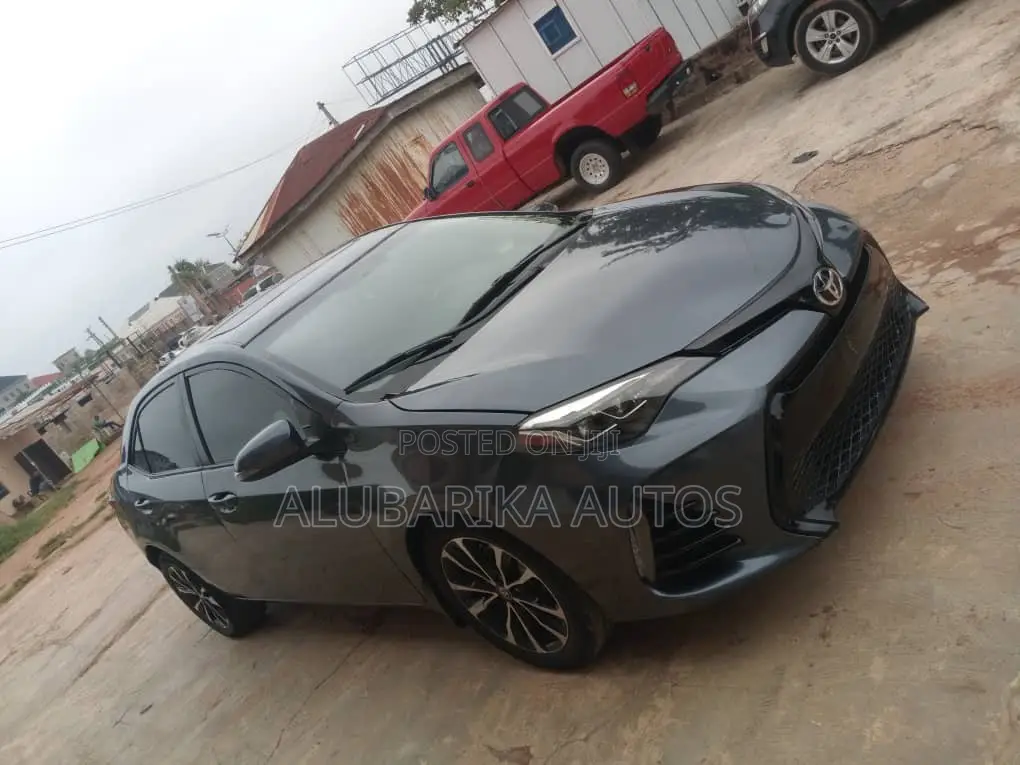 Toyota Corolla 2018 Gray