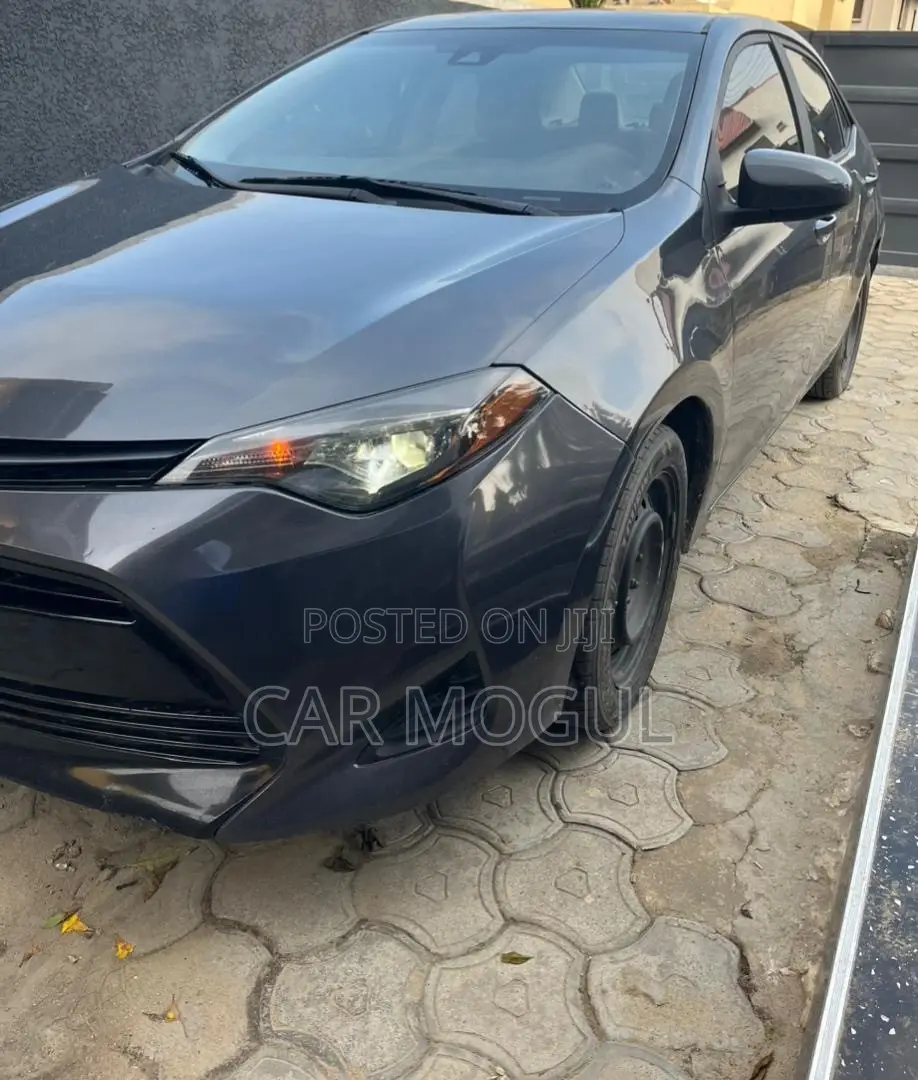 Toyota Corolla LE (1.8L 4cyl 2A) 2019 Gray