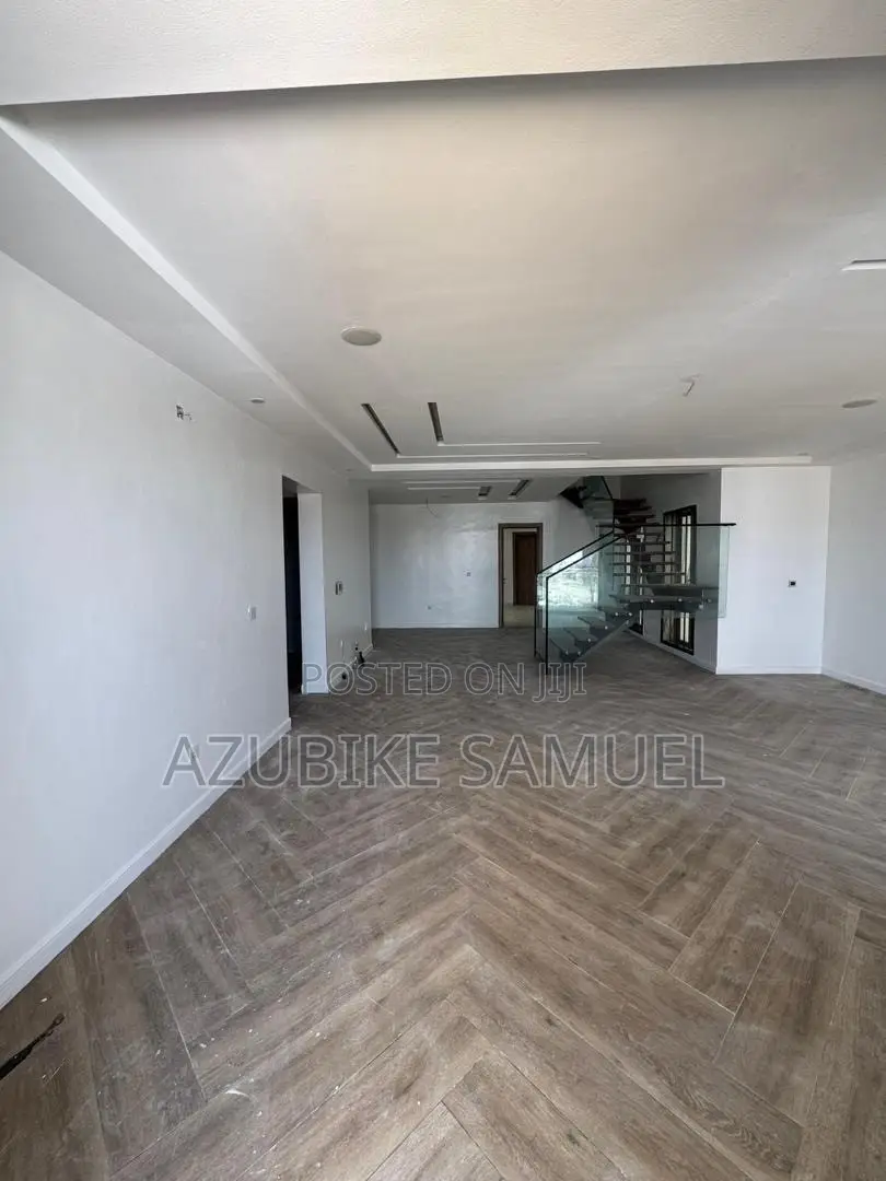 4bdrm Apartment in Lekki Phase 1 for rent