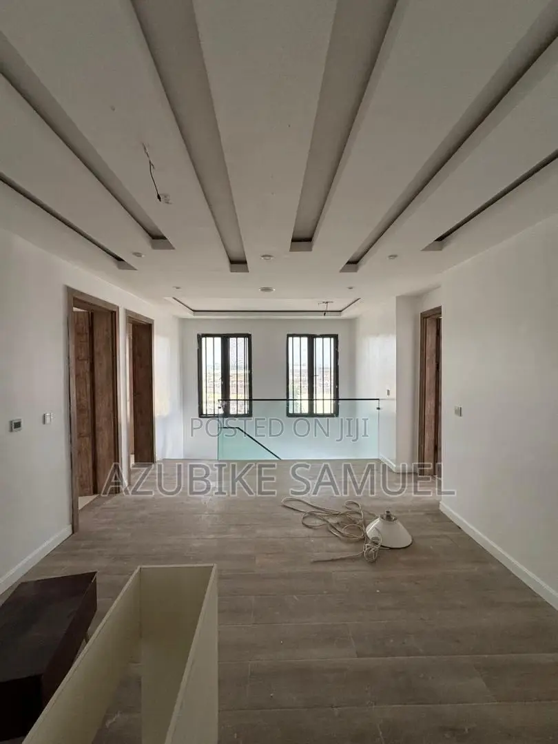 4bdrm Apartment in Lekki Phase 1 for rent