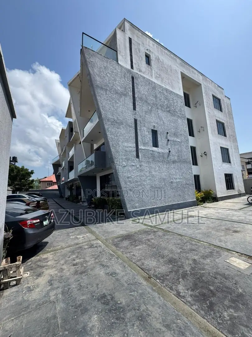 4bdrm Apartment in Lekki Phase 1 for rent