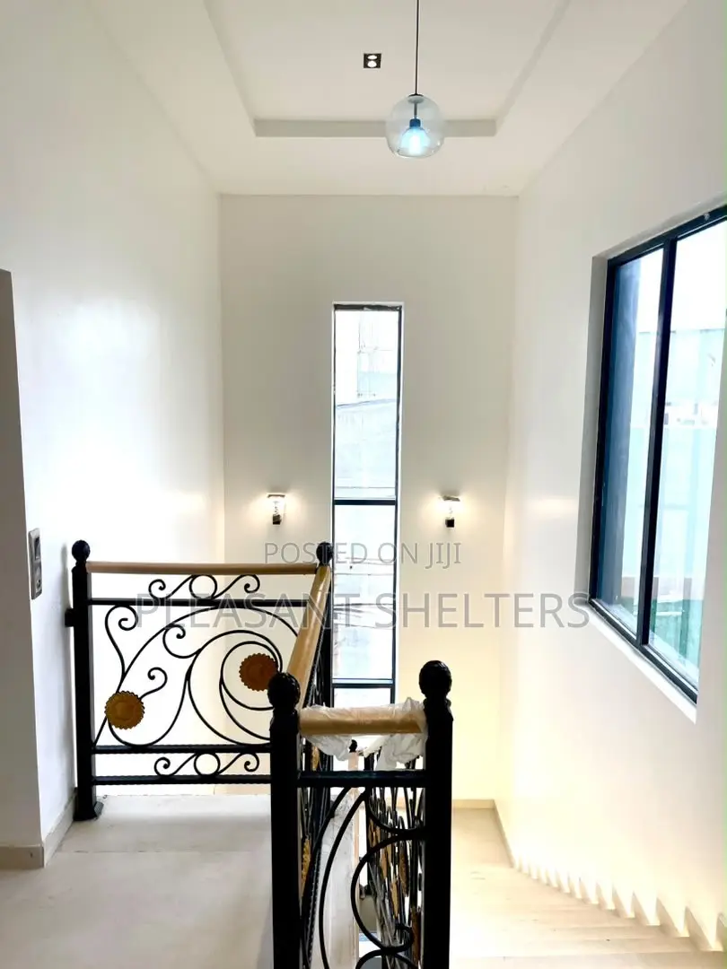 6bdrm Duplex in Northern Foreshore, Chevron for sale