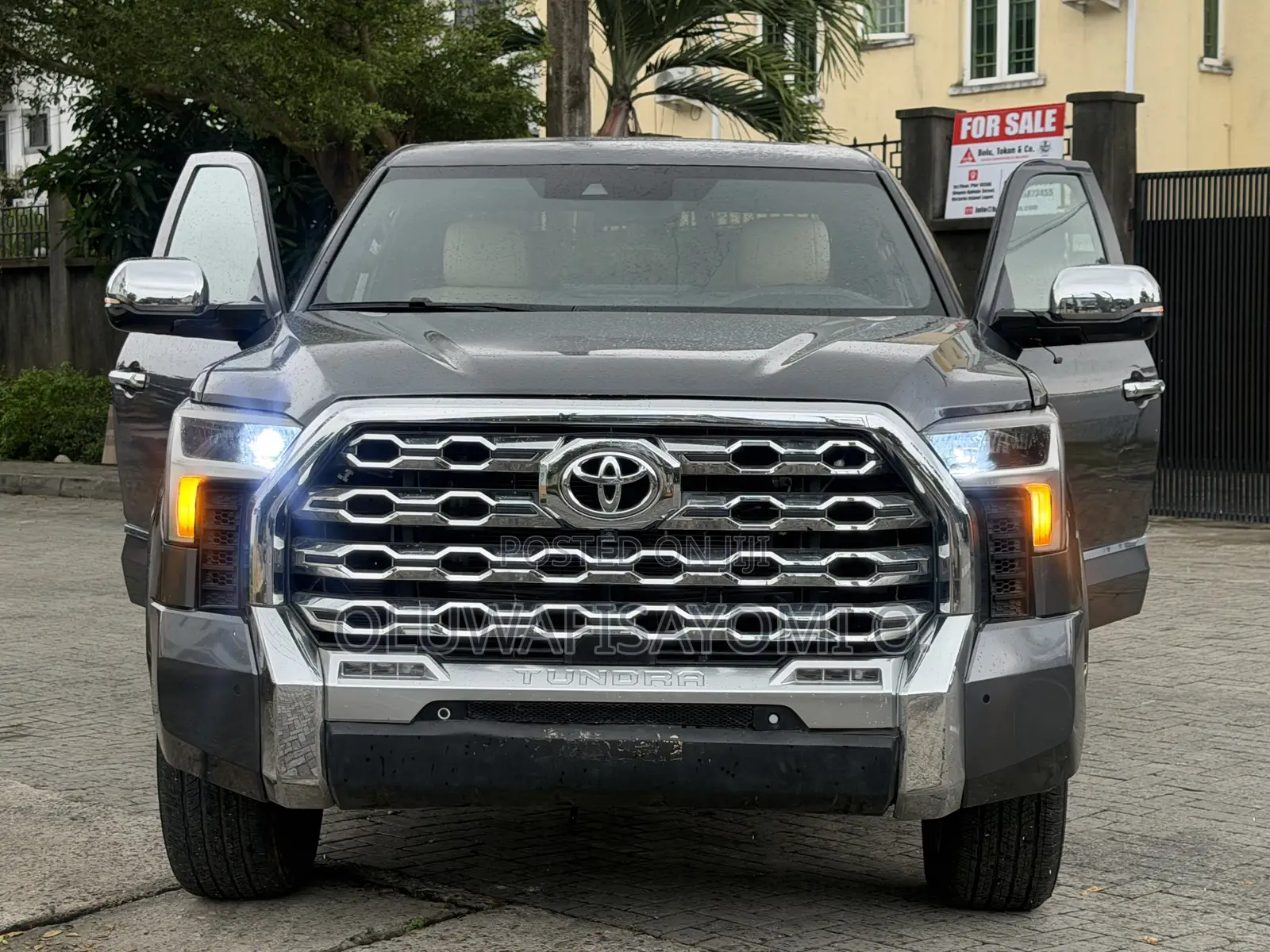 Toyota Tundra 1794 Edition CrewMax 5.5' Bed 2024 Gray
