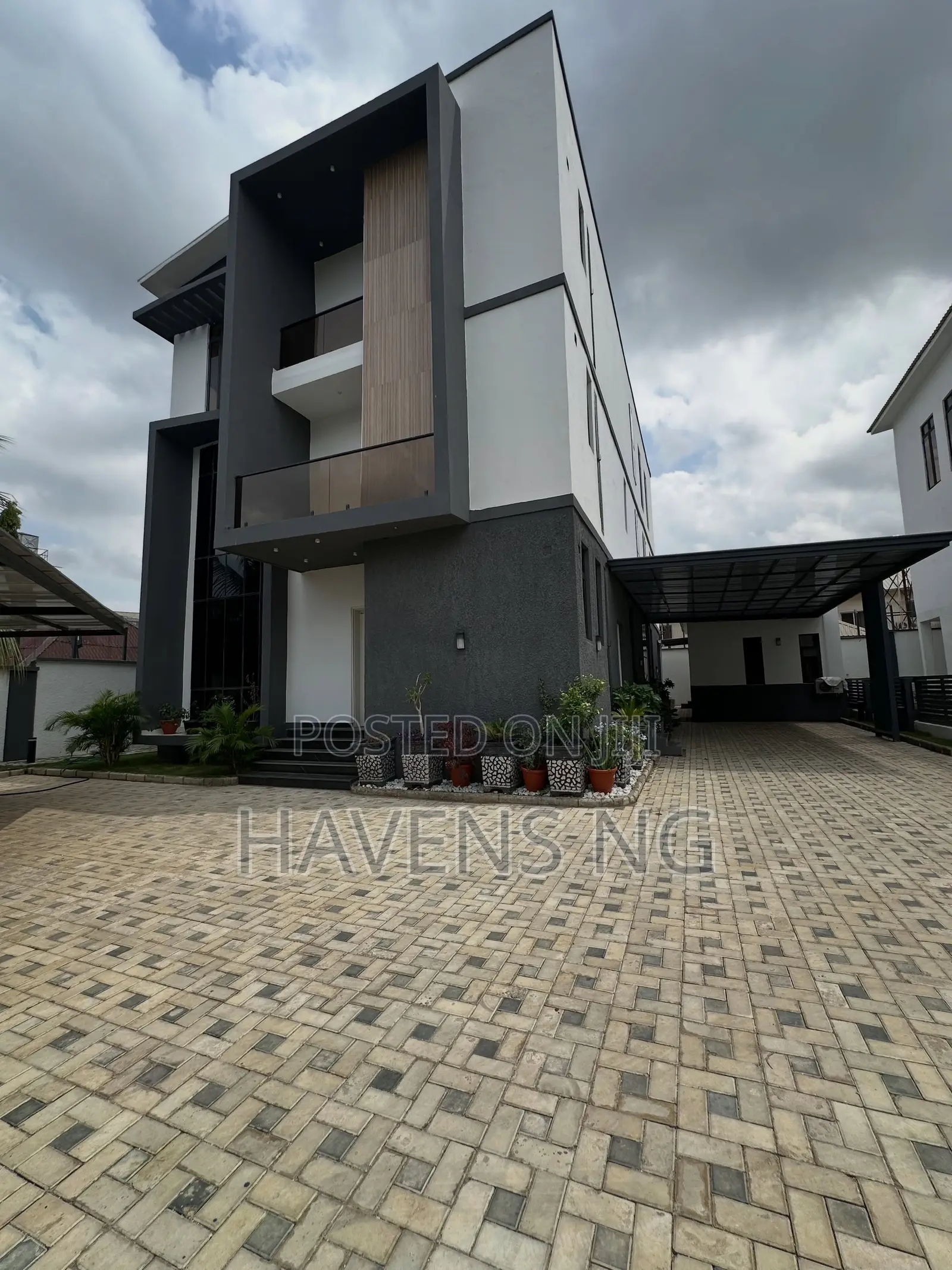 6bdrm Duplex in Mabushi for sale