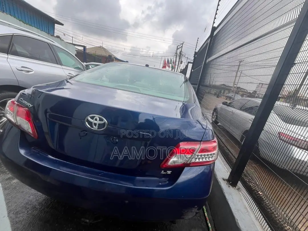 Toyota Camry LE 4dr Sedan (2.5L 4cyl 6AM) 2010 Blue