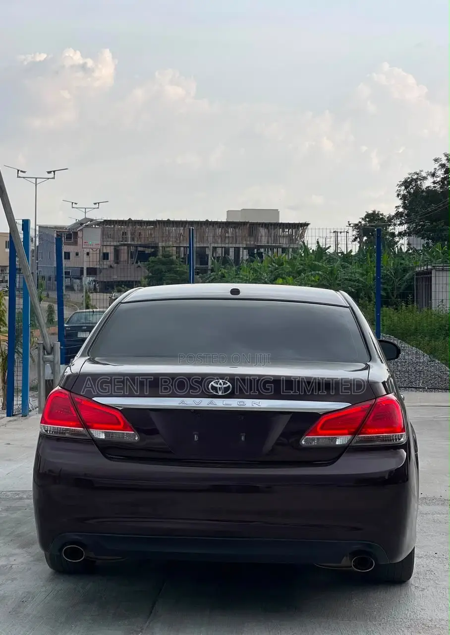 Toyota Avalon Base Sedan FWD (3.5L 6cyl 6A) 2012 Maroon
