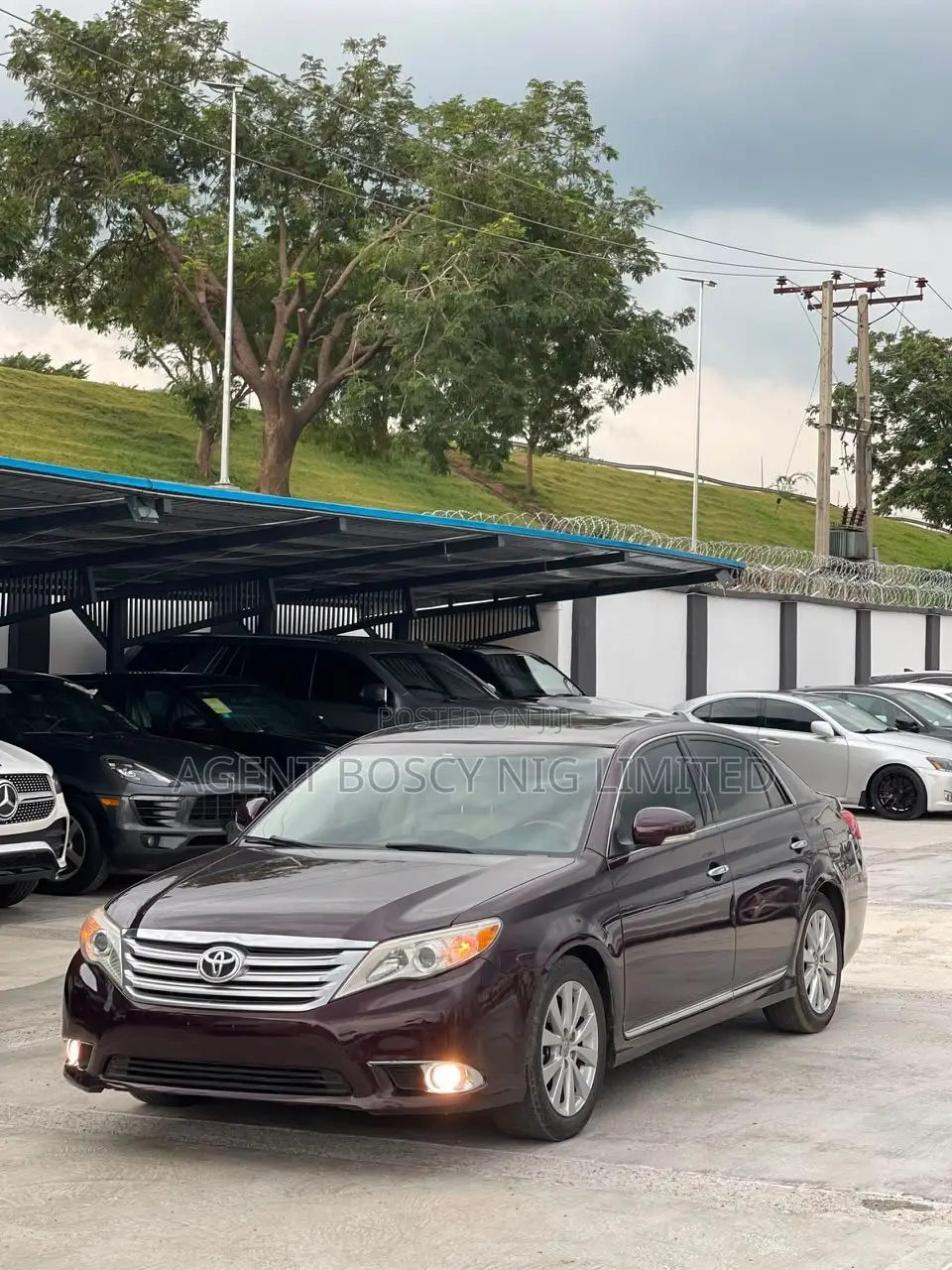 Toyota Avalon Base Sedan FWD (3.5L 6cyl 6A) 2012 Maroon