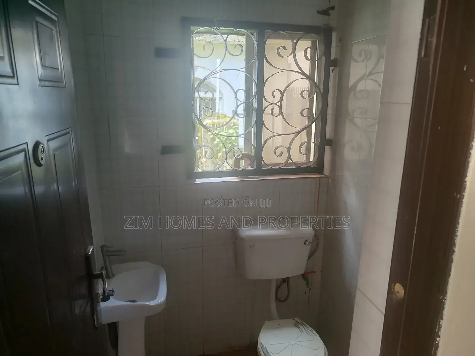 1bdrm Block of Flats in Zim Homes And, Apo Resettlement for rent