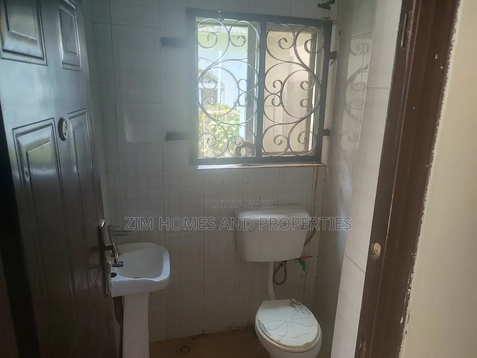1bdrm Block of Flats in Zim Homes And, Apo Resettlement for rent