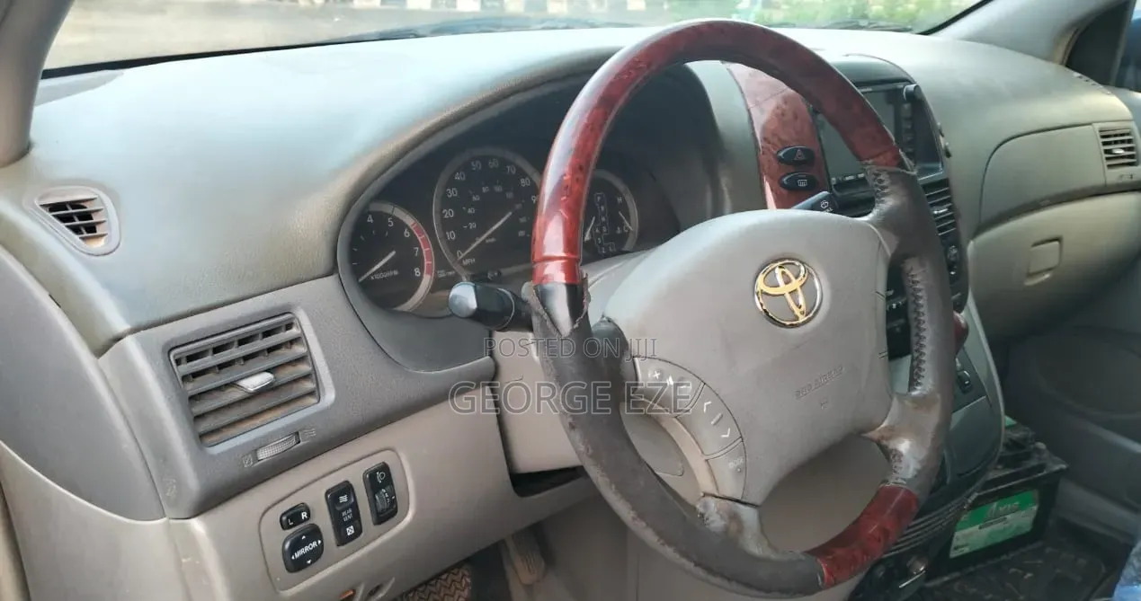 Toyota Sienna 2006 Blue