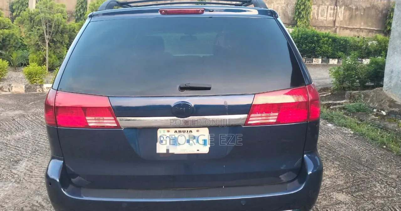 Toyota Sienna 2006 Blue