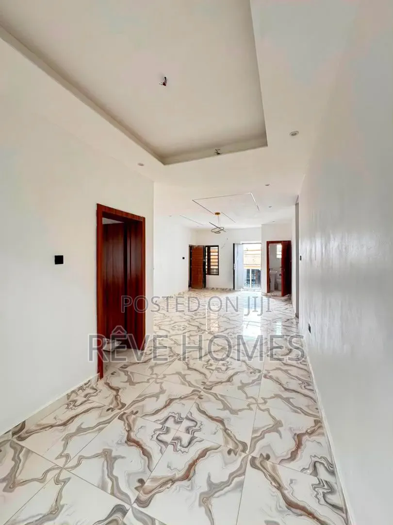 2bdrm Block of Flats in Aguda / Surulere for sale