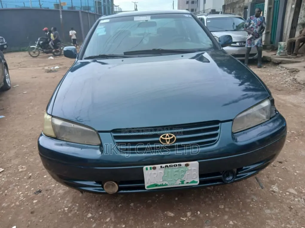 Toyota Camry 2000 Green