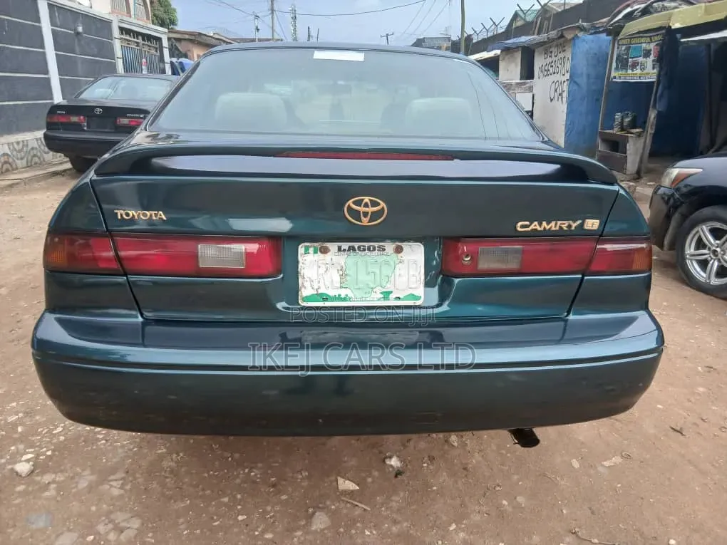 Toyota Camry 2000 Green