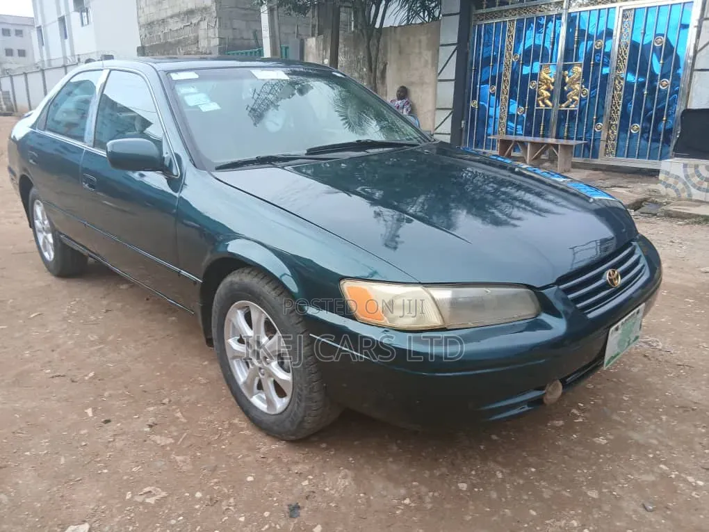 Toyota Camry 2000 Green