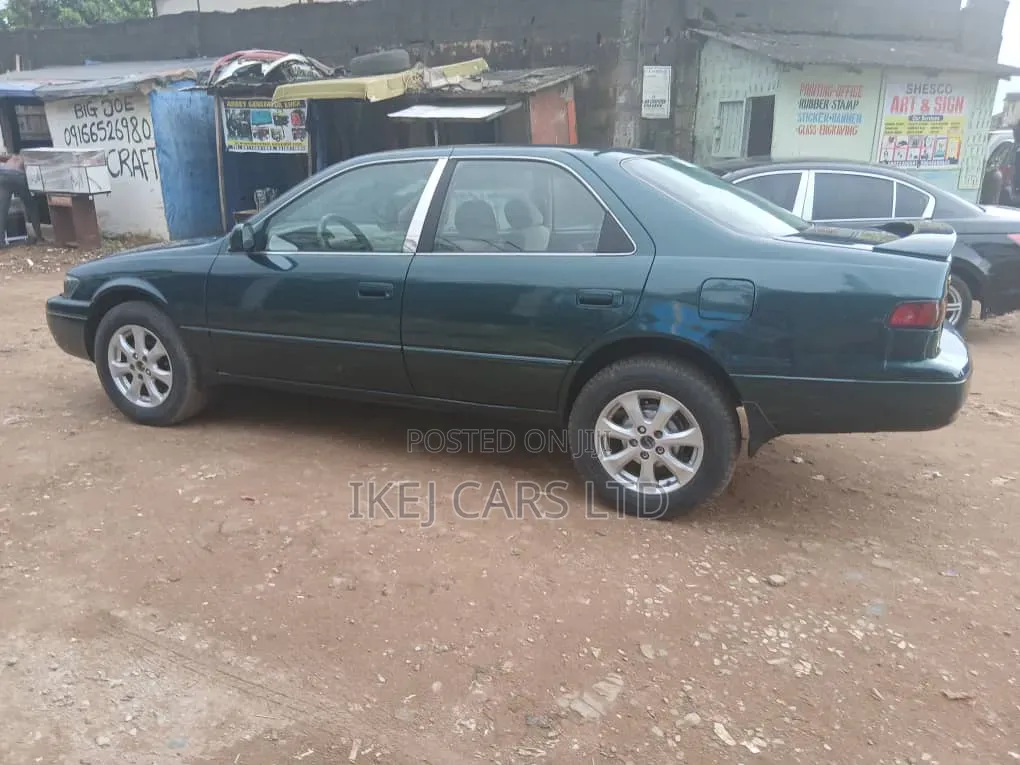 Toyota Camry 2000 Green
