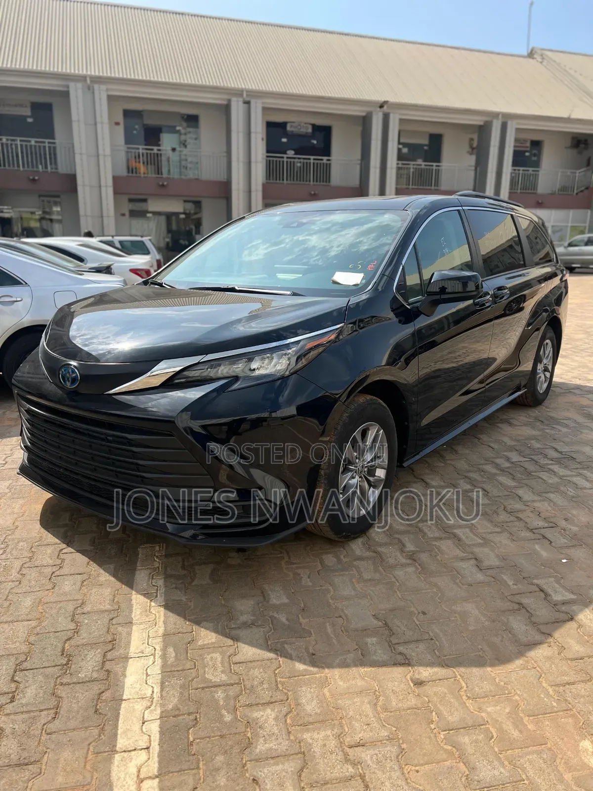 Toyota Sienna LE AWD 8-Passenger 2024 Black