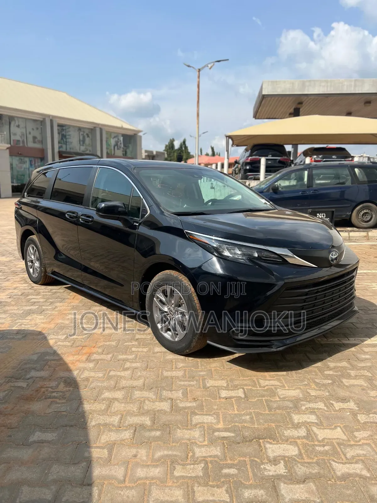 Toyota Sienna LE AWD 8-Passenger 2024 Black