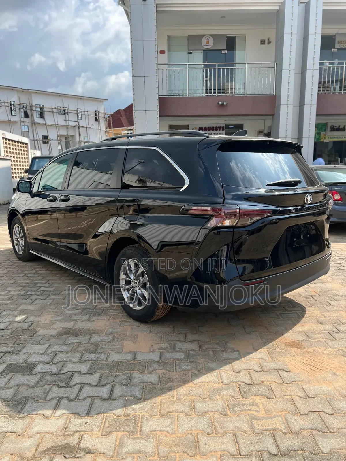 Toyota Sienna LE AWD 8-Passenger 2024 Black