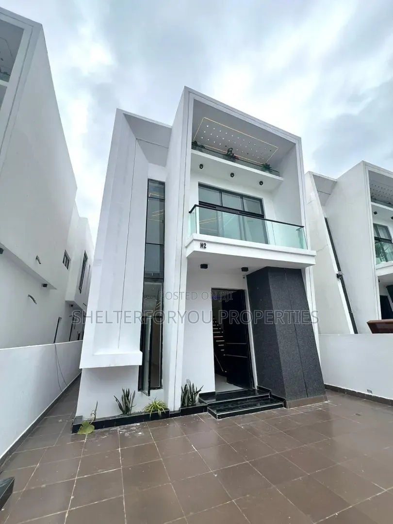 4bdrm House in Lekki Expressway for sale
