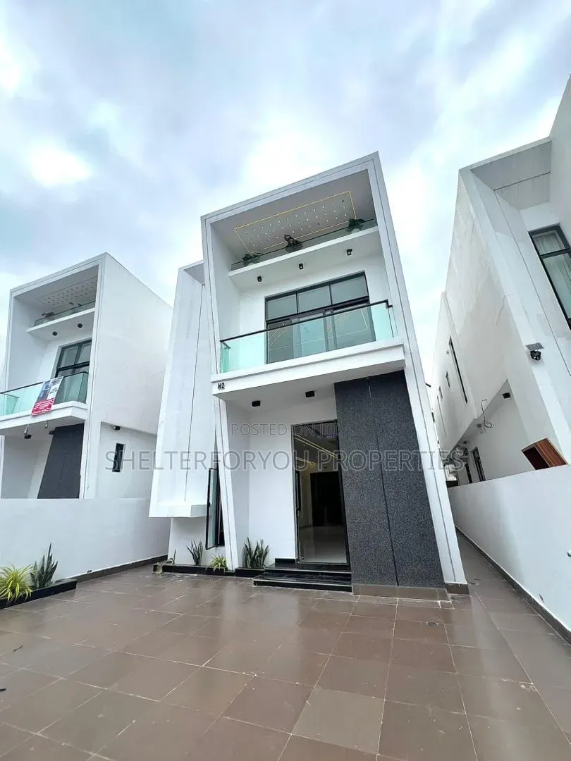 4bdrm House in Lekki Expressway for sale