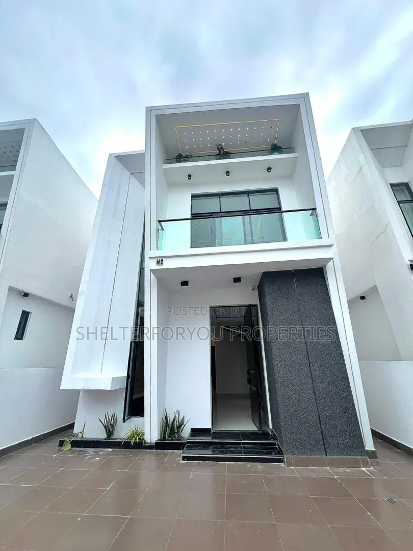 4bdrm House in Lekki Expressway for sale