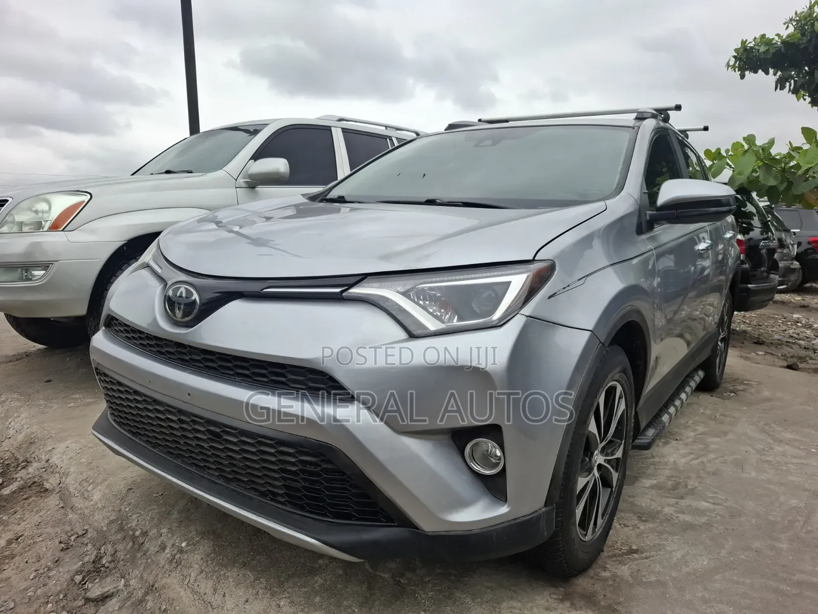 Toyota RAV4 XLE AWD (2.5L 4cyl 6A) 2017 Silver