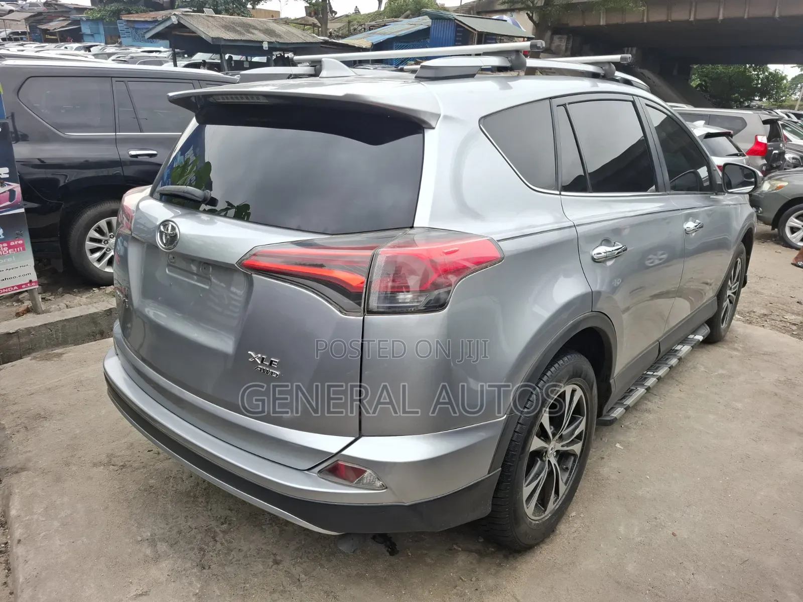 Toyota RAV4 XLE AWD (2.5L 4cyl 6A) 2017 Silver