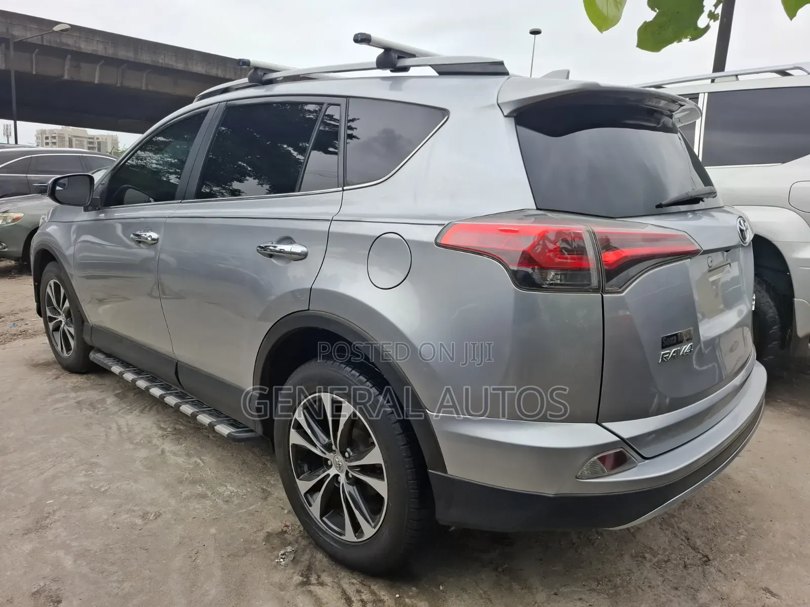 Toyota RAV4 XLE AWD (2.5L 4cyl 6A) 2017 Silver