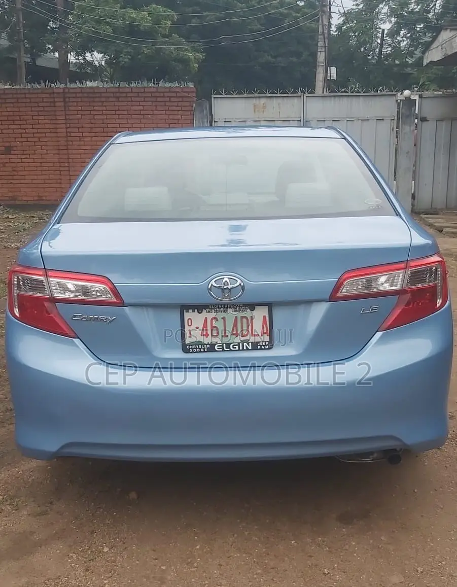 Toyota Camry LE 4dr Sedan (2.5L 4cyl 6A) 2012 Blue