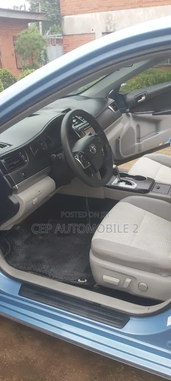 Toyota Camry LE 4dr Sedan (2.5L 4cyl 6A) 2012 Blue