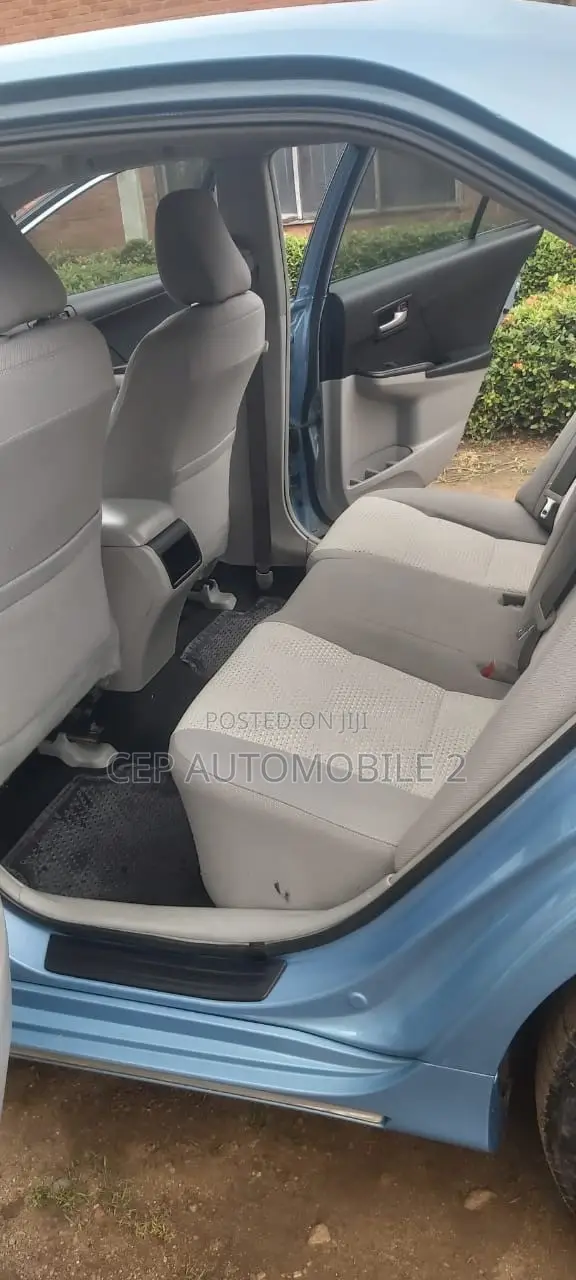 Toyota Camry LE 4dr Sedan (2.5L 4cyl 6A) 2012 Blue