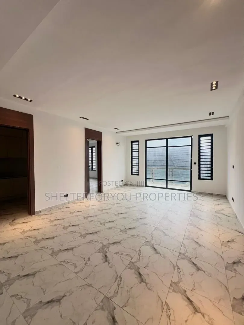 2bdrm Apartment in Lekki Expressway for sale