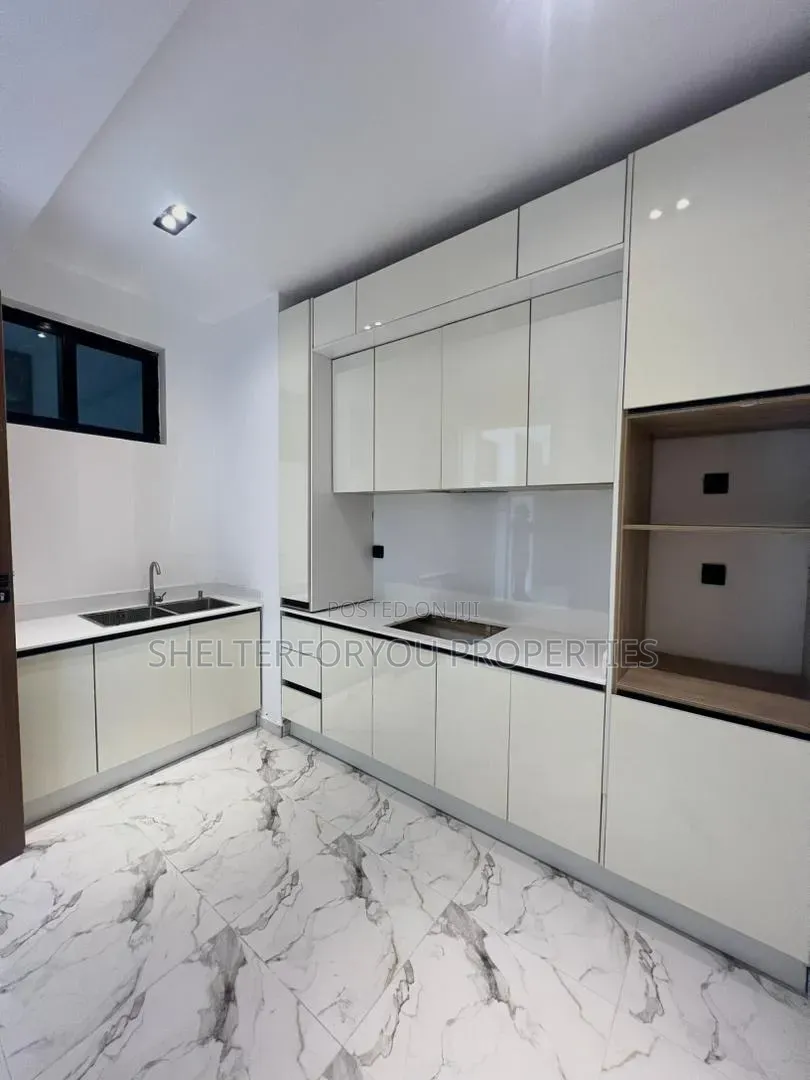 2bdrm Apartment in Lekki Expressway for sale